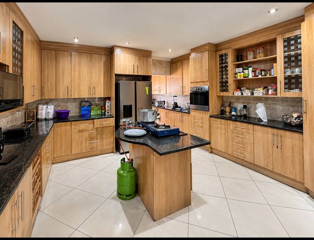 4 BEDROOM HOUSE FOR SALE IN VANDERBIJLPARK SE 7